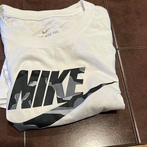Men’s Nike White TShirt XL